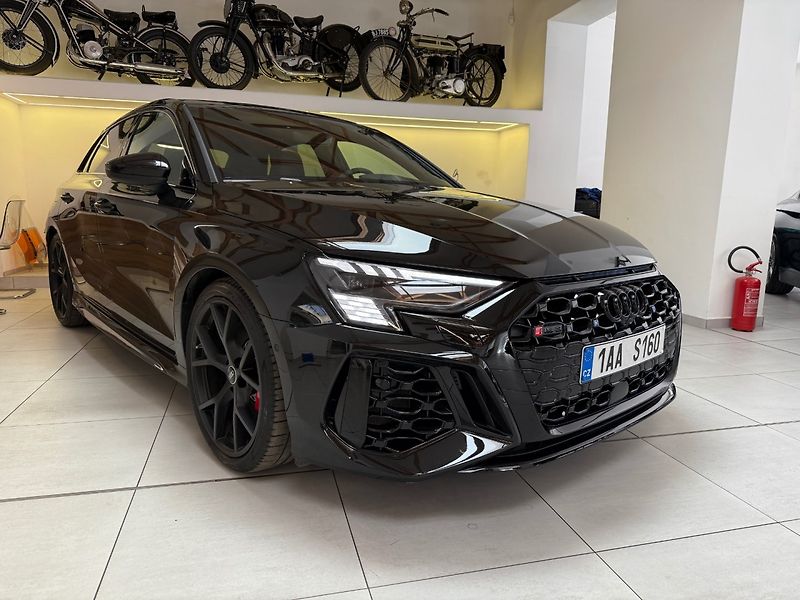 Audi RS 3 (2023) 2.5 TFSI 400 HP Sportback CZ - fotka 3 z 33