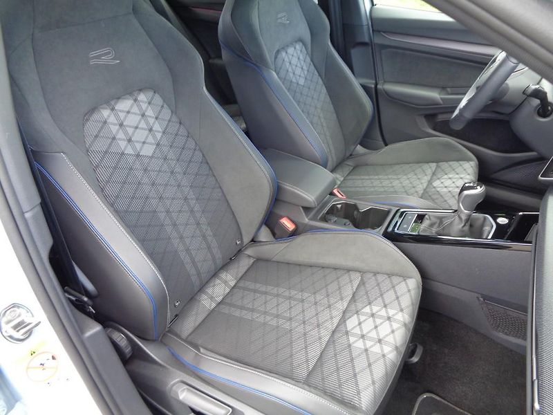Volkswagen Golf 1.5 TSI R-LINE  110 kW - fotka 23 z 30