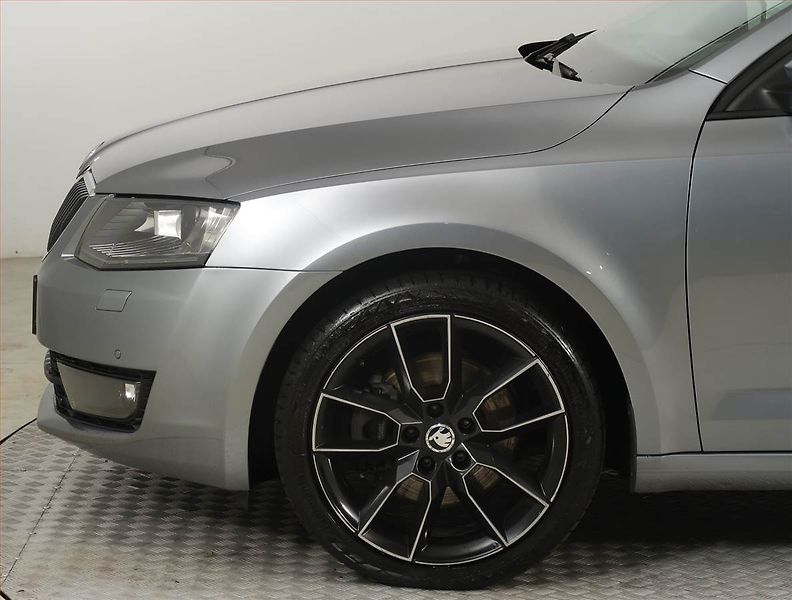 Škoda Octavia (2013) Elegance 1.8 TSI, 4X4 - fotka 15 z 23