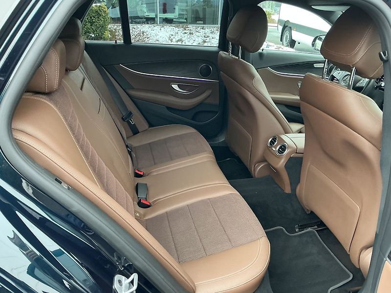 Mercedes-Benz Třídy E 220 d AVANTGARDE 4MATIC - fotka 21 z 28