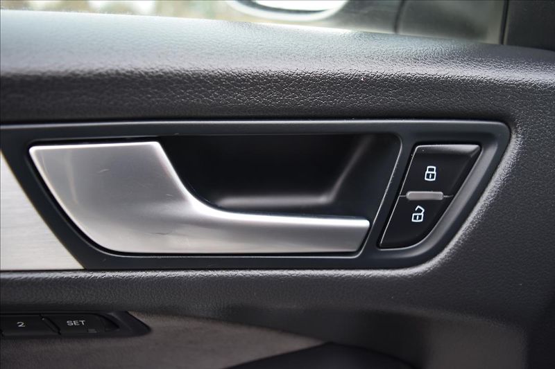 Audi Q5 3,0 V6 180KW S-LINE AUTOMAT - fotka 34 z 57