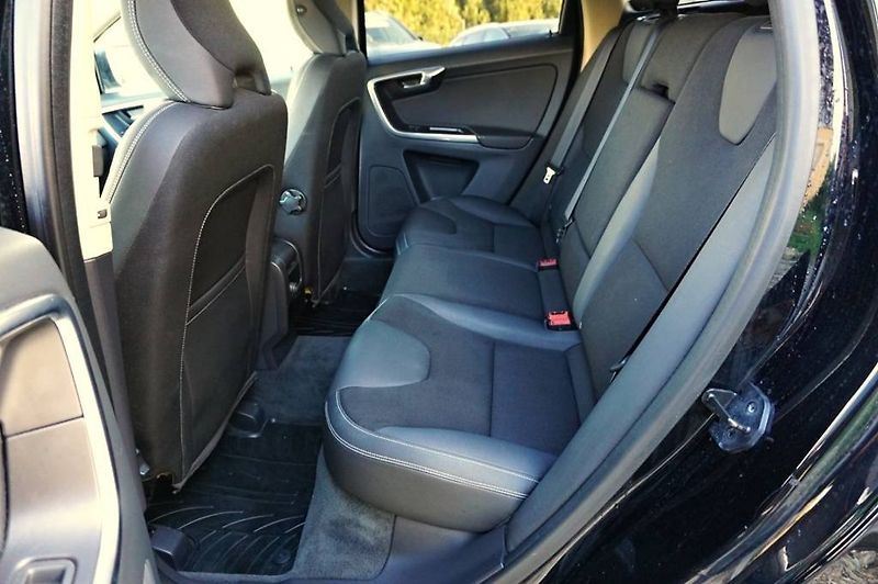 Volvo XC60 (2012) 2,0 D3 120 kW - fotka 19 z 35