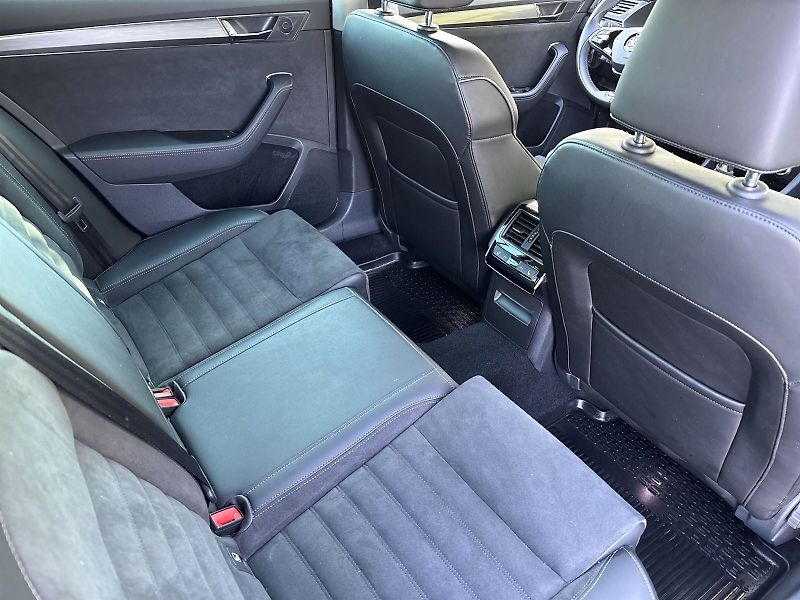 Škoda Superb (2024) Combi 2.0 TDI 4x4 DSG Scout - fotka 9 z 33