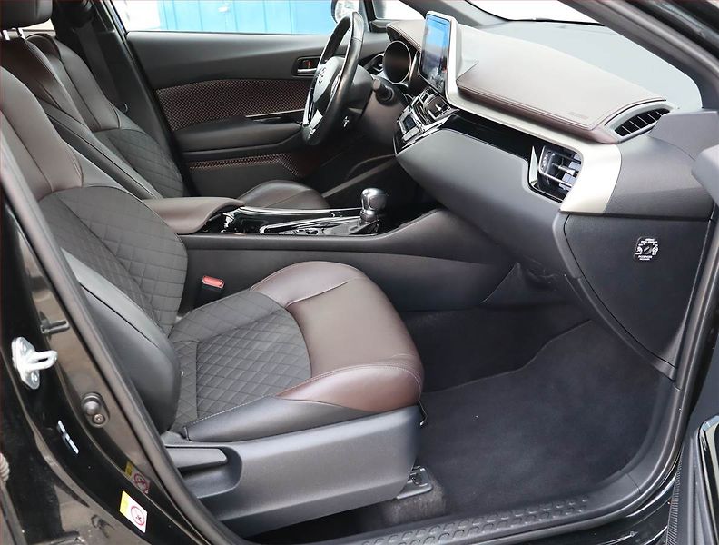 Toyota C-HR (2017) 1.8 Hybrid, Automat - fotka 9 z 19