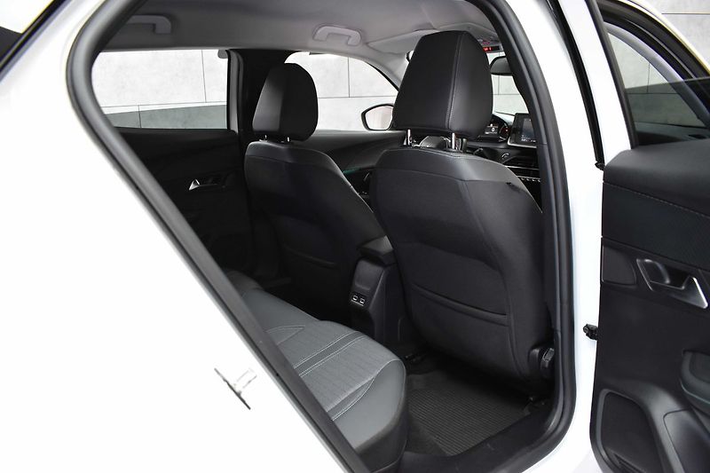 Peugeot 2008 1.5 BlueHDi TAŽNÉ*DPH*ČR 1.MAJ - fotka 13 z 42
