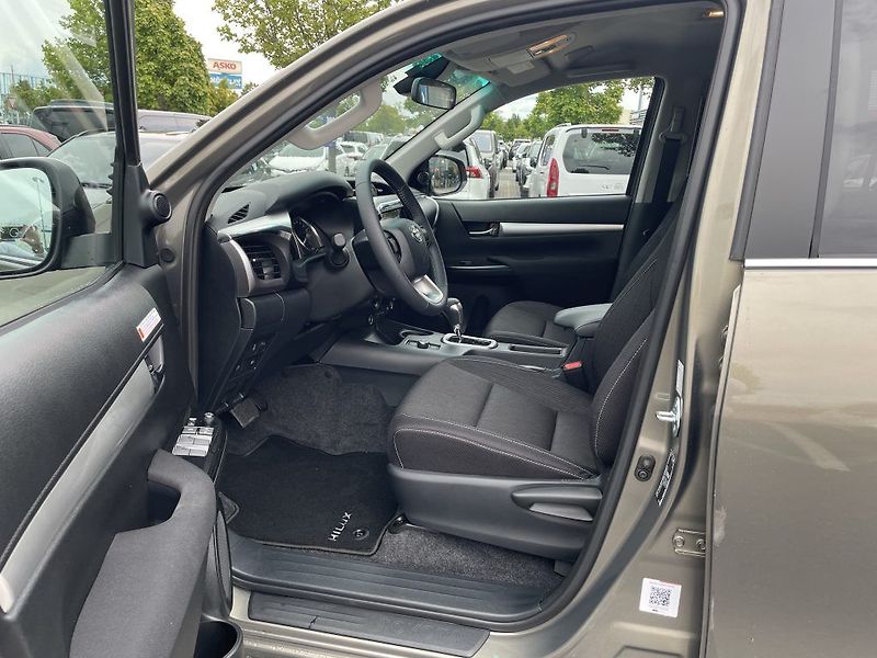 Toyota Hilux 2.8D 6AT Active - fotka 11 z 29