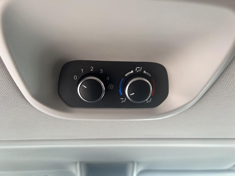 Ford Tourneo Custom 2.0TDCi 8MÍST AUTOMAT odp.DPH - fotka 32 z 46