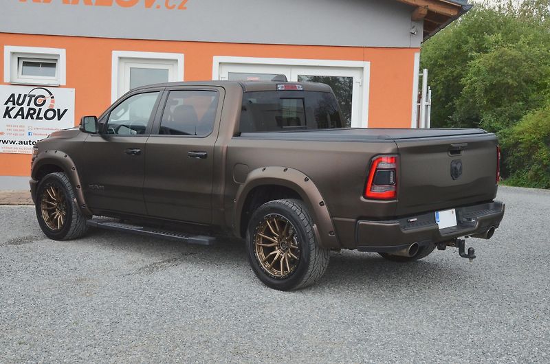 Dodge RAM (2022) 1500 BIGHORN 5.7 V8 HEMI 4x4  - fotka 4 z 51