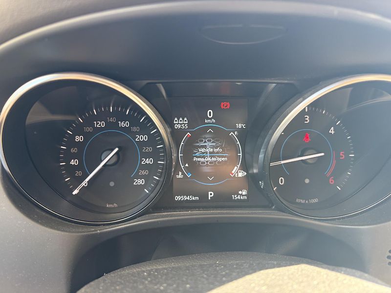 Jaguar F-Pace (2019) 20d 4x4 Prestige - fotka 9 z 11