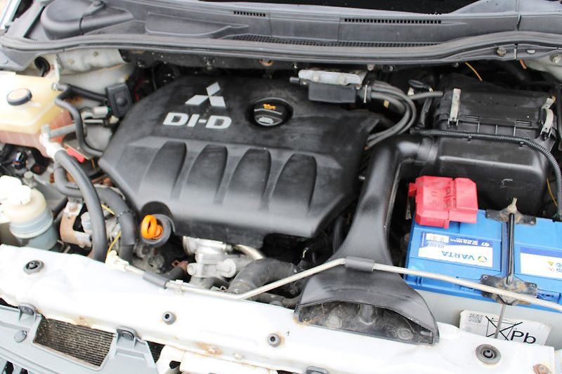 Mitsubishi Grandis (2007) 2.0TDI KLIMA EL.OKNA 7MÍST ALU - fotka 19 z 19