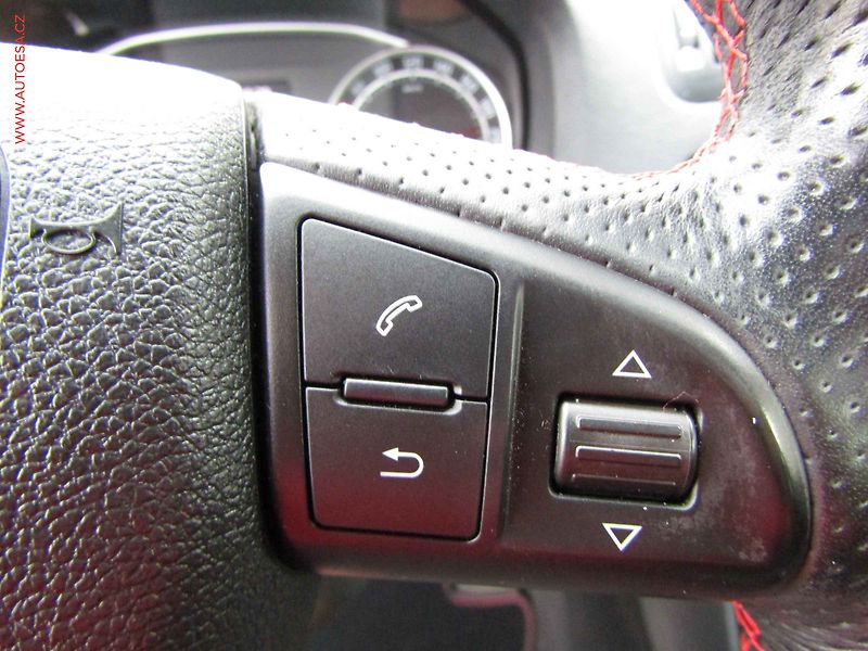 Škoda Octavia (2012) 2.0 TSi, RS, DSG, xenon, TZ - fotka 13 z 19