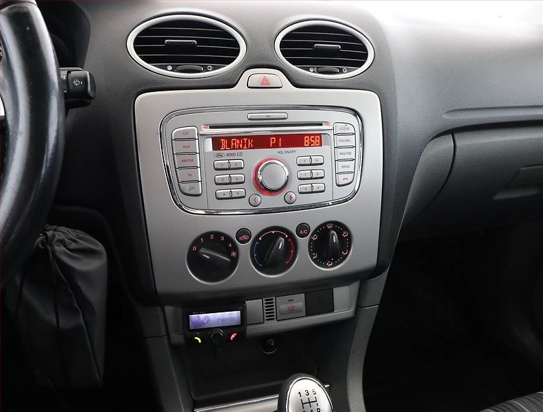 Ford Focus (2008) 1.6 TDCi, nová STK, Tažné - fotka 9 z 15