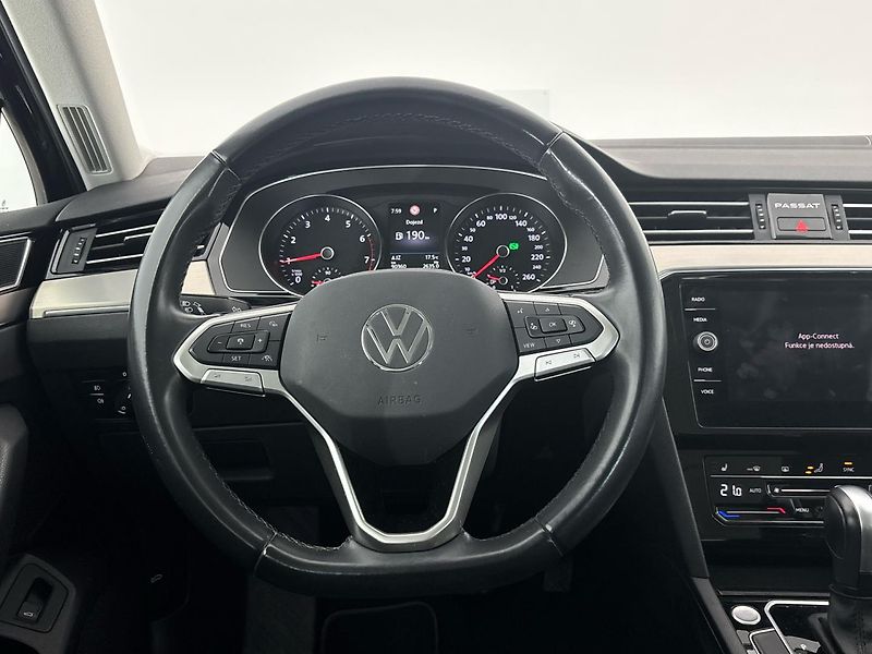 Volkswagen Passat Elegance DSG - fotka 18 z 28