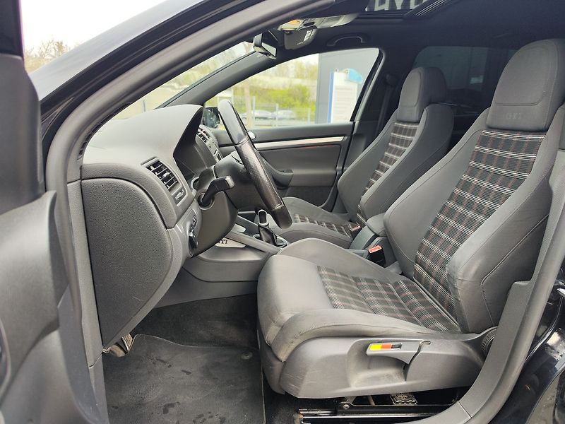Volkswagen Golf 2.0 TFSI/147kW GTI - fotka 13 z 23