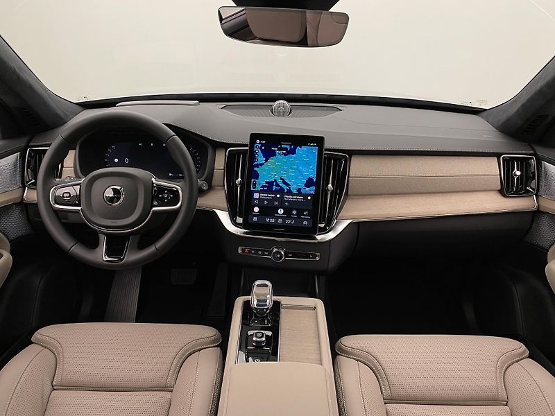 Volvo XC90 B5 AWD DARK ULTRA AUT CZ 7m - fotka 2 z 66