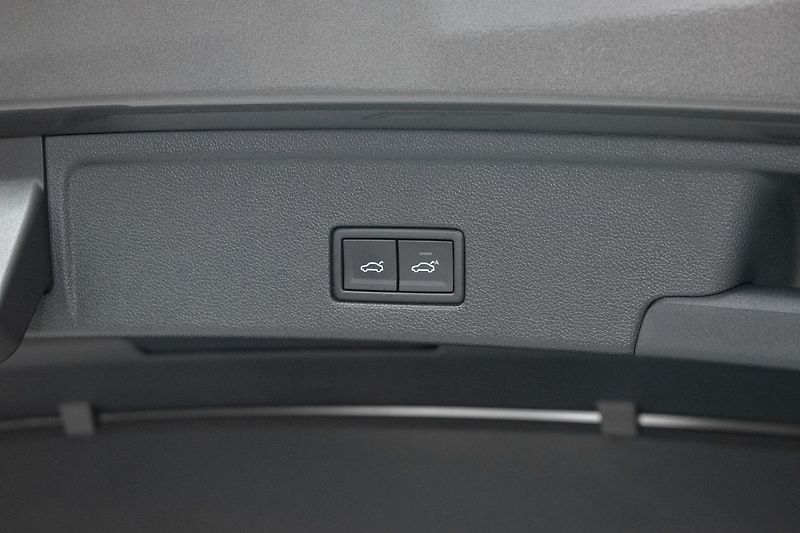 Volkswagen Touareg 3.0 TDI R-LINE*ZÁRUKA*TAŽNÉ*ČR - fotka 46 z 48