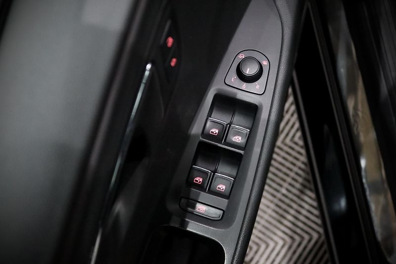 Seat Leon ST 1.4 TSI 92 kW FR - fotka 21 z 35
