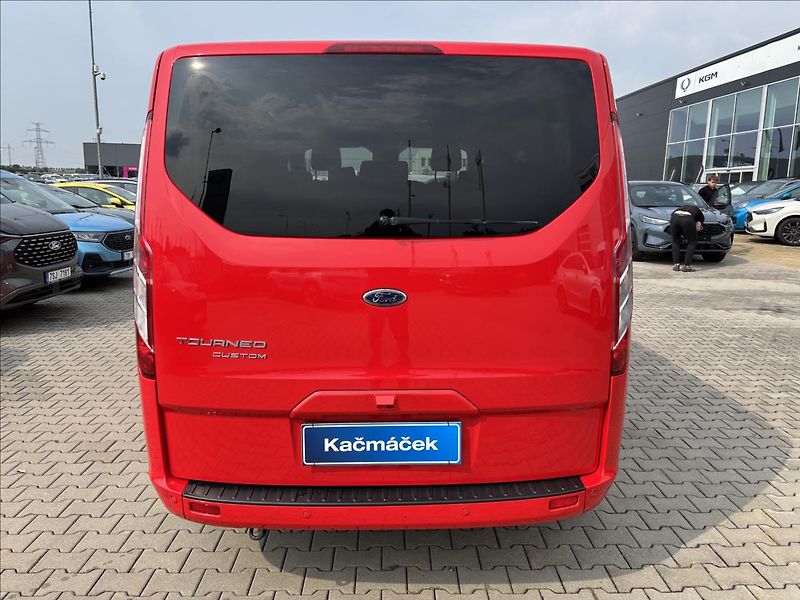 Ford Tourneo Custom 2,0 EcoBlue 125Wk Titanium L1 - fotka 4 z 37