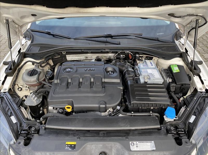Škoda Superb 2,0 TDI  Ambition / NAVI - fotka 41 z 41