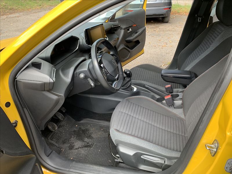 Peugeot 208 1,2 PureTech 1.MAJ.,ČR,SERVISK - fotka 12 z 18