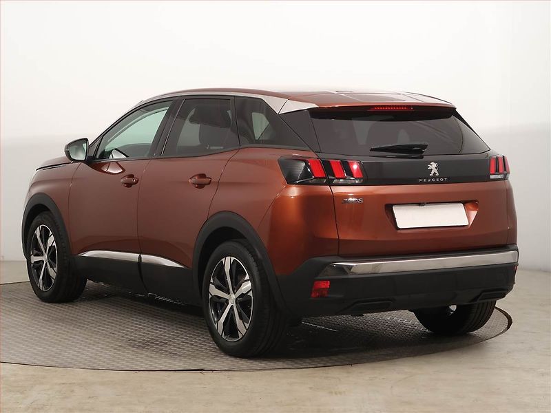 Peugeot 3008 (2018) 1.5 BlueHDi, Automat, ČR,1.maj - fotka 4 z 15