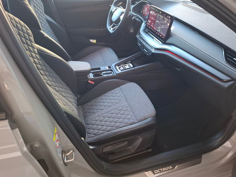 Škoda Octavia (2025) COMBI SPORTLINE 2,0 TDI 110 KW - fotka 12 z 30