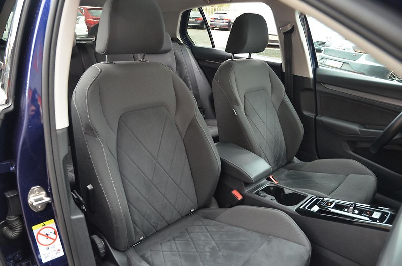 Volkswagen Golf (2022) 2.0 TSi 140kW DSG Style iQ-LED - fotka 16 z 50