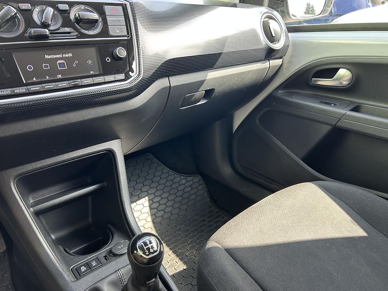 Volkswagen up! (2017) 1.0 i 44 KW - fotka 19 z 21
