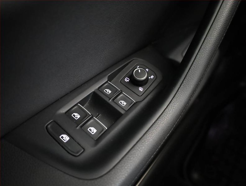 Volkswagen Passat (2015) Highline 2.0 TDI, Navi - fotka 17 z 19