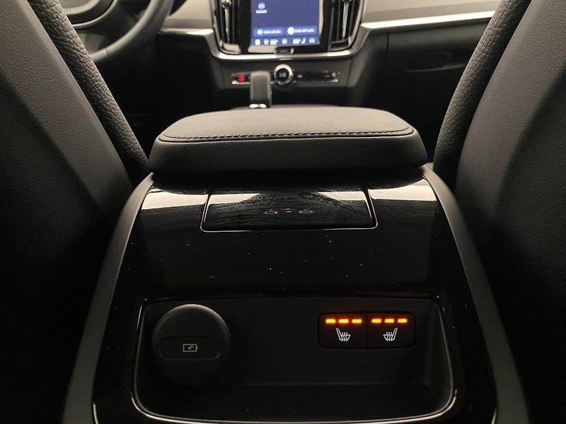 Volvo V90 T6 AWD RECHARGE DARK PLUS - fotka 31 z 58