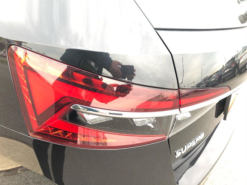 Škoda Superb COMBI 2.0 TDi DSG 7st. SYTLE - fotka 26 z 30