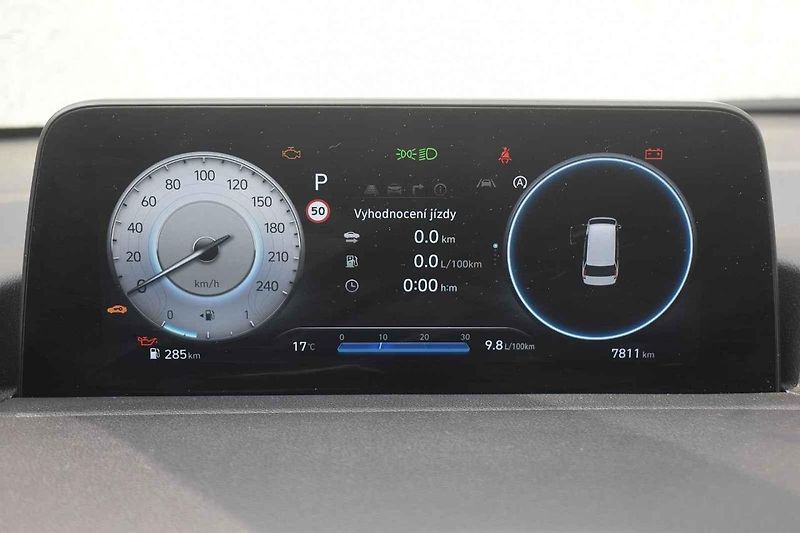 Auto se hodí k pohodlnému cestování nejen po českých luzích a hájích