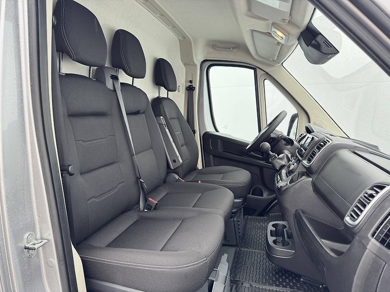 Peugeot Boxer (2025) 3300 L2H2  2,2 BlueHDi MAN6 - fotka 6 z 28