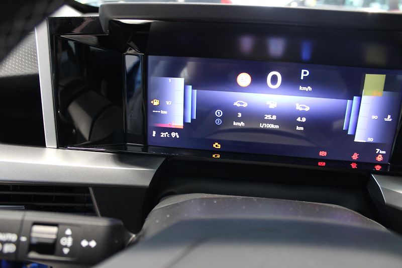 Opel Frontera (2025) Edition Hybrid 1.2 TURBO 81kW - fotka 9 z 20