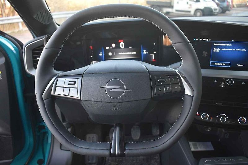 Opel Mokka je stále jedno z nejhezčích malých SUV.