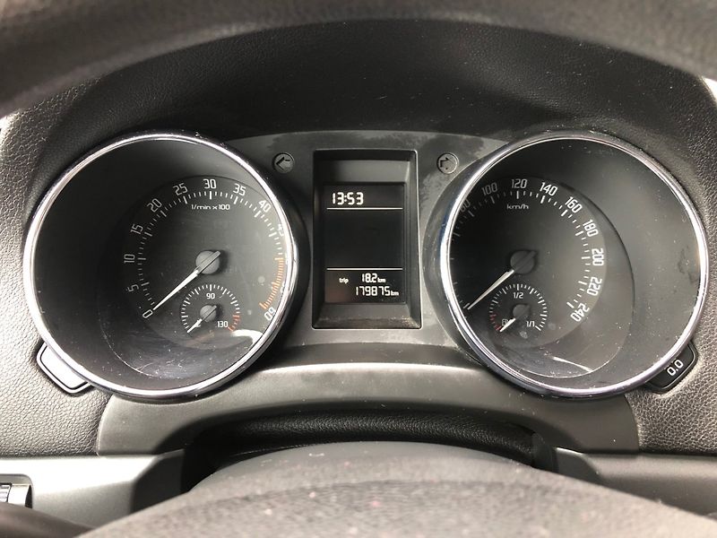 Škoda Yeti (2013) 2.0 TDi 4x4, tažné - fotka 17 z 38