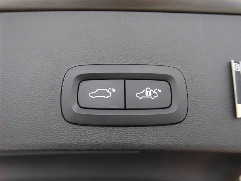 Volvo XC40 (2018) Inscription D4 AWD, 4X4 - fotka 16 z 17