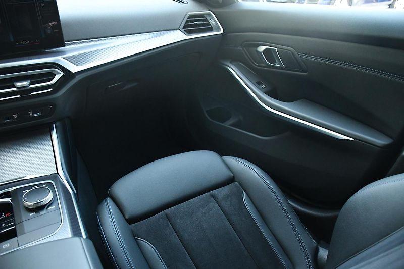 BMW Řada 3 320d M-SPORT xD TAŽNÉ ČR  - fotka 13 z 51