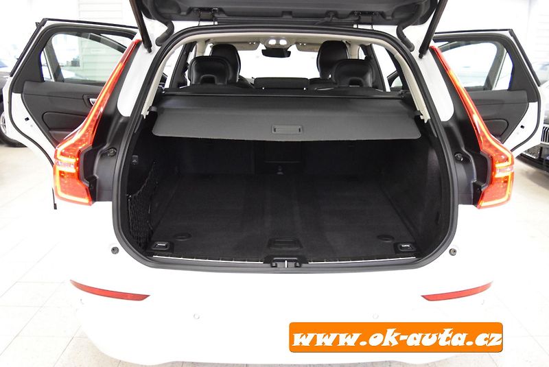 Volvo XC60 2.0 B4 AWD MOMENTUM 2022 - fotka 18 z 54