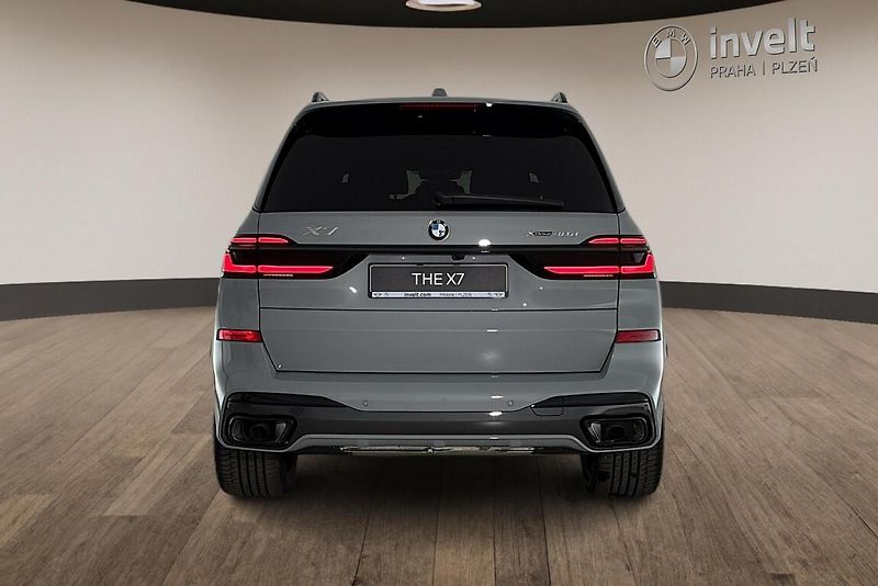 BMW X7 xDrive40d - fotka 4 z 29