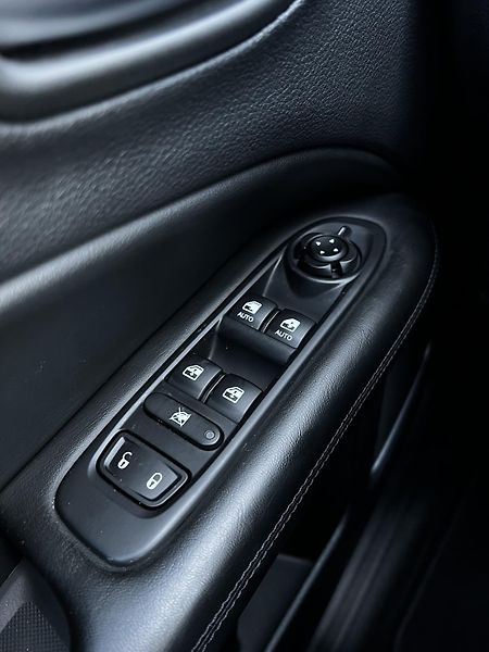Jeep Compass 1.4 MultiAir Night Eagle TZ - fotka 16 z 18
