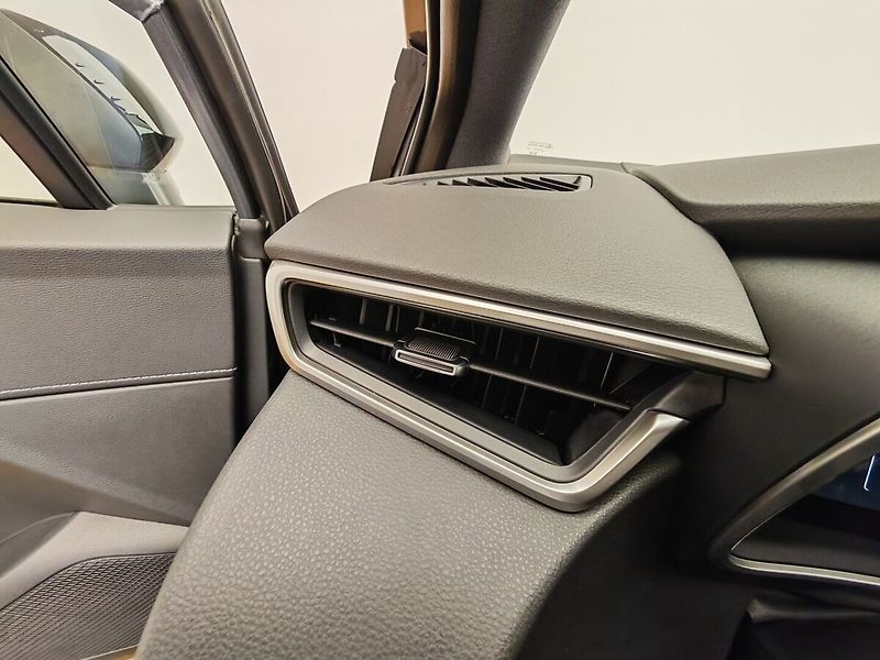 Toyota Corolla 1,8 Hybrid e-CVT Style - fotka 26 z 40