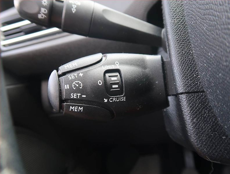 Peugeot 308 (2017) 1.2 PureTech, Navi, Tempomat - fotka 17 z 21