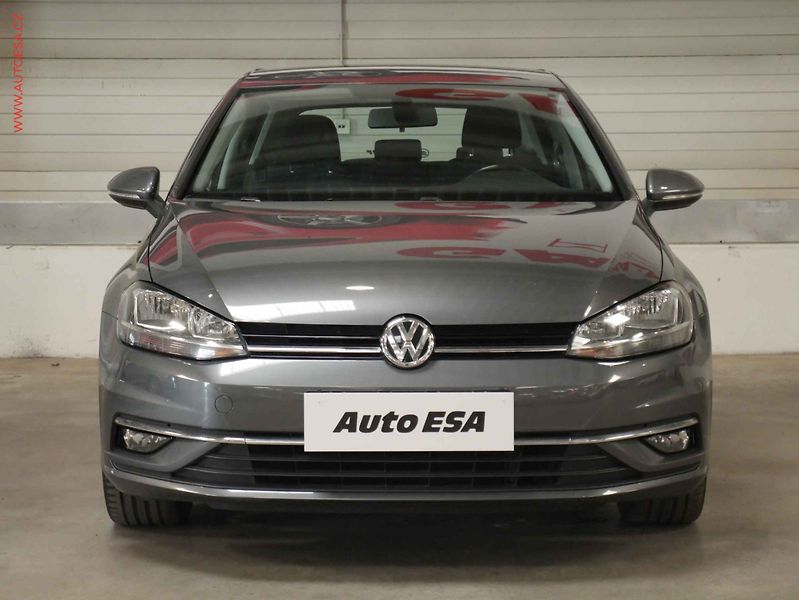 Volkswagen Golf (2018) 1.0 TSi, 1.maj,ČR, autoAC - fotka 2 z 16