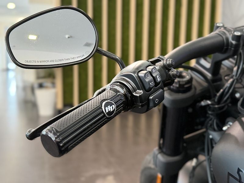 Harley-Davidson FXFBS Softail Fat Bob 114cui Custom - fotka 7 z 11