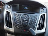 Ford Focus (2013) 1.0 EB, AC, park.asist - náhled 12