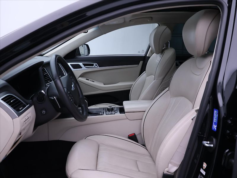 Hyundai Genesis 3,8 V6 232kW Exclusive 4x4 CZ - fotka 11 z 40