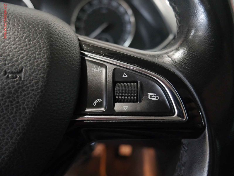 Škoda Superb (2016) 1.6 TDi, Navi, bixen - fotka 22 z 30