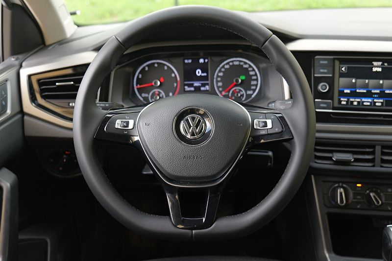 Volkswagen Polo 1.0 TSI DSG CarPlay - fotka 19 z 30