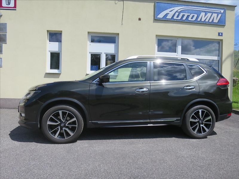 Nissan X-Trail 2,0  dCi Panorama 360°  7 míst - fotka 2 z 29
